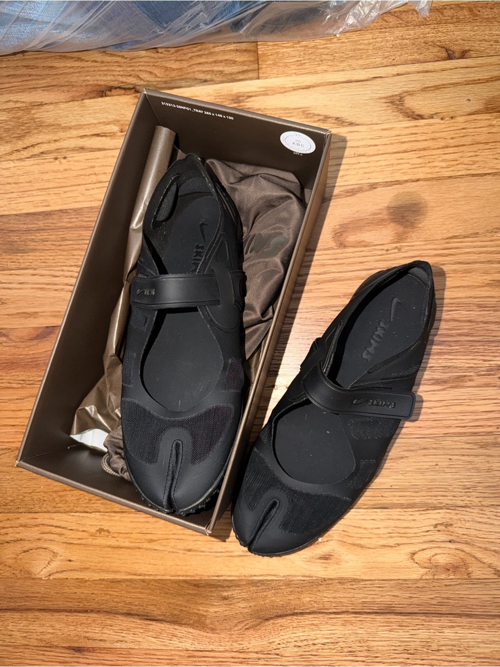 SKIMS Black Split-Toe Mary Jane Sandals